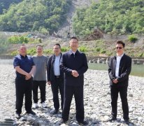 县常委会从任滕远东率队正在修齐镇五彩